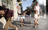 Vụ đâm xe Barcelona: Nghi can chính vẫn trốn thoát, không có nạn nhân người Việt